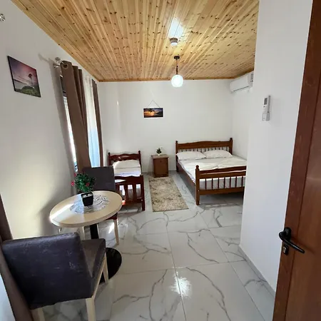 Xhoen Casa de hóspedes 3*