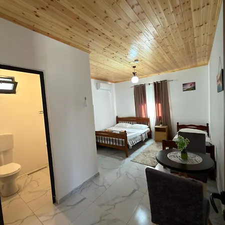 Xhoen Casa de hóspedes 3*